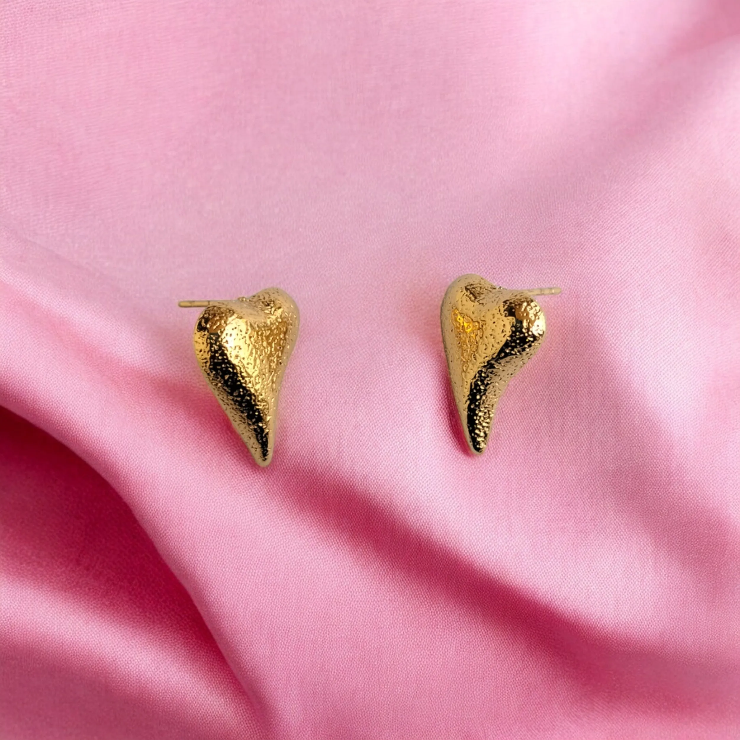 Jewelestia Textured Heart Studs